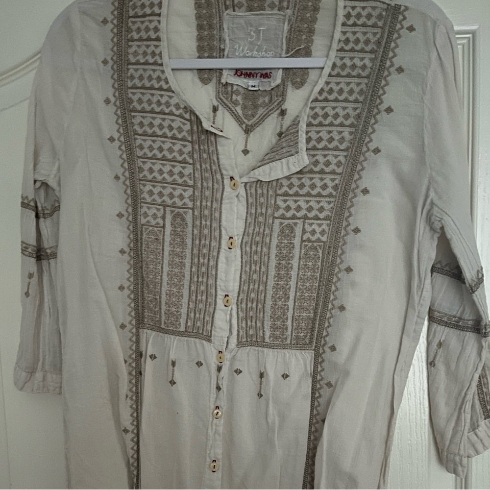 Johnny Was Beige Embroidered blouse